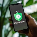 Smartphone mit VPN Schriftzug